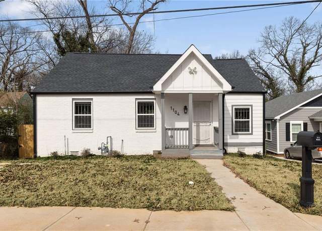 Property at 1104 Oak Knoll Ter SE, Atlanta, GA 30315, 3 beds, 2 baths