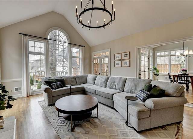 Property at 93 Ridgetree Ln, Marietta, GA 30068, 5 beds, 5 baths