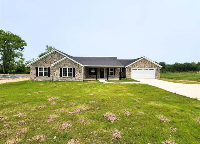 Property at 900 Powell Dr, Centre, AL 35960, 3 beds, 2 baths