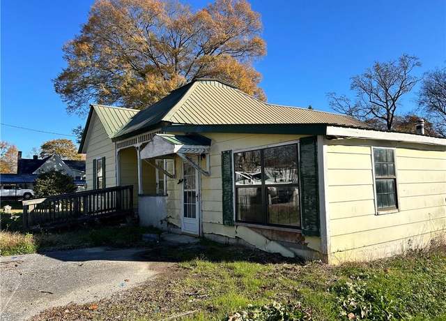 Property at 405 Magnolia St, La Fayette, GA 30728, 3 beds, 2 baths