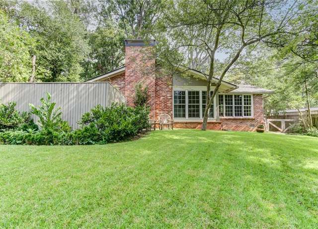 Property at 570 Valley Ln, Atlanta, GA 30328, 3 beds, 2 baths