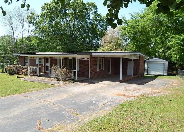 Property at 202 Burton Dr, Calhoun, GA 30701, 3 beds, 1 bath