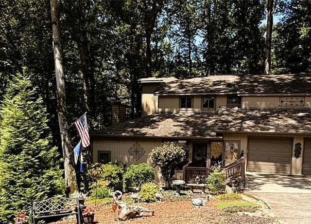 Property at 3865 Mabry Rd NE, Roswell, GA 30075, 4 beds, 3 baths