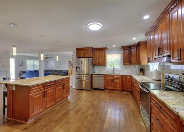 Property at 2944 Berry Rd, Loganville, GA 30052, 5 beds, 2 baths