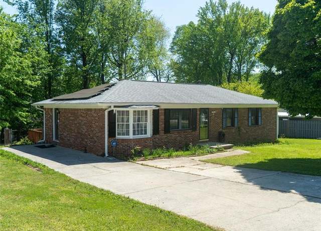 Property at 724 Camelot Way, Norcross, GA 30071, 3 beds, 2 baths