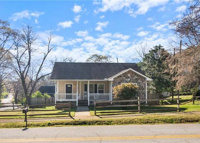 Property at 32 Martin Luther King Jr Dr, Commerce, GA 30529, 3 beds, 1 bath