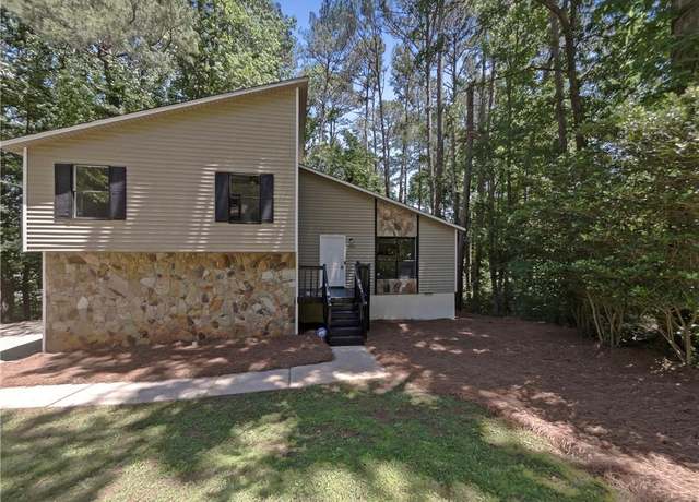 Property at 3924 Chimney Ridge Ct, Ellenwood, GA 30294, 3 beds, 2 baths