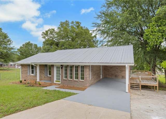 Property at 152 Glen Cir, Winder, GA 30680, 3 beds, 2 baths