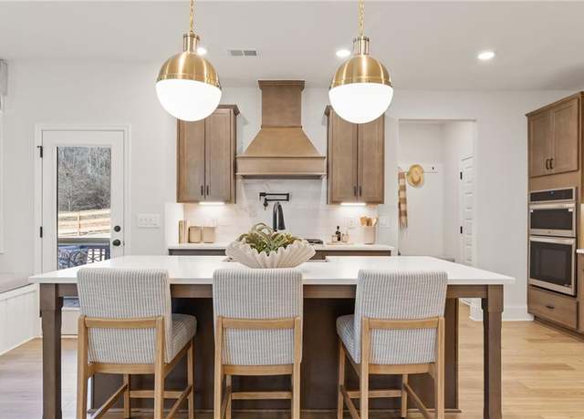 Property at 58 Riverwalk Manor Dr, Dallas, GA 30132, 5 beds, 4 baths