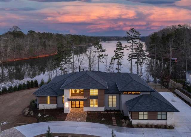 Property at 799 East Lake Dr, Gainesville, GA 30506, 4 beds, 4 baths