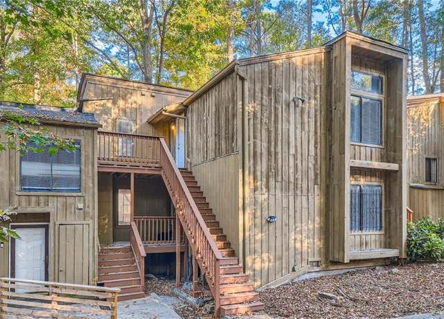 Property at 3111 Fairington Dr, Lithonia, GA 30038, 2 beds, 1 bath