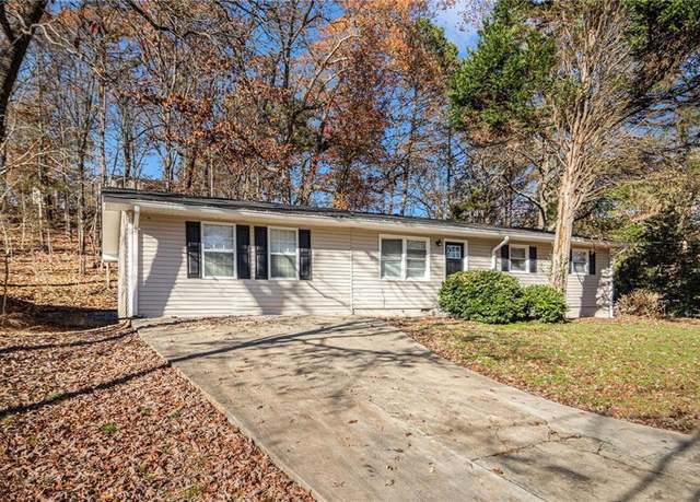 Property at 195 Pinehurst Dr, Stockbridge, GA 30281, 5 beds, 2 baths