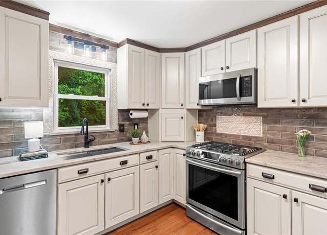 Property at 211 Caboose Ln, Woodstock, GA 30189, 3 beds, 2 baths