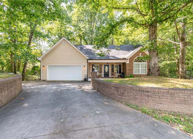 Property at 2208 Clarendon Ct NE, Conyers, GA 30012, 4 beds, 2 baths