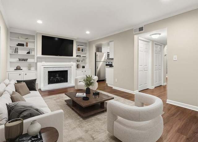 Property at 95 Ivy Trl NE, Atlanta, GA 30342, 3 beds, 2.5 baths