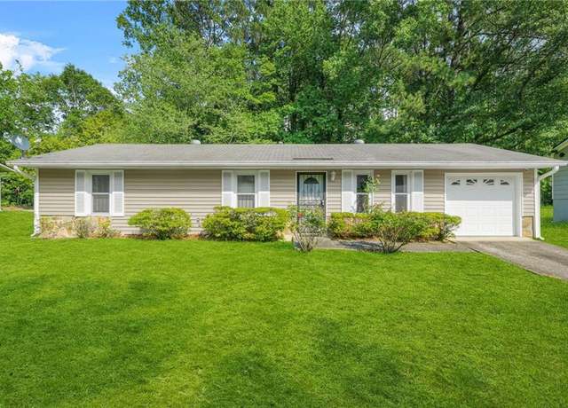Property at 2454 Fairway Cir SW, Atlanta, GA 30331, 3 beds, 1.5 baths