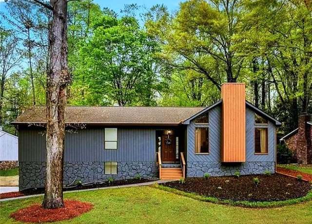 Property at 2512 Hidden Hills Dr, Marietta, GA 30066, 3 beds, 2 baths