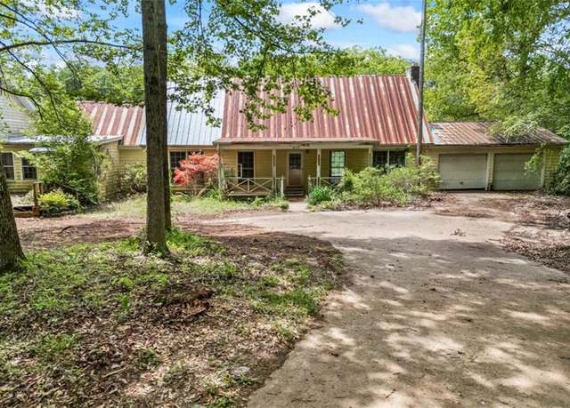 Property at 424 Old Indian Trail Rd, Jefferson, GA 30549, 3 beds, 2 baths