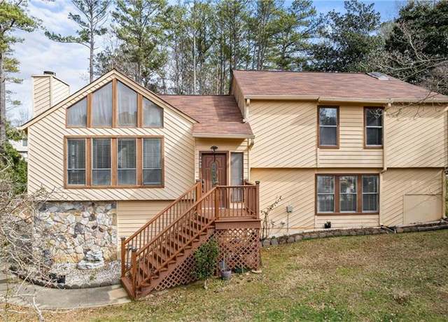Property at 3032 Ross Rd, Snellville, GA 30039, 4 beds, 3 baths