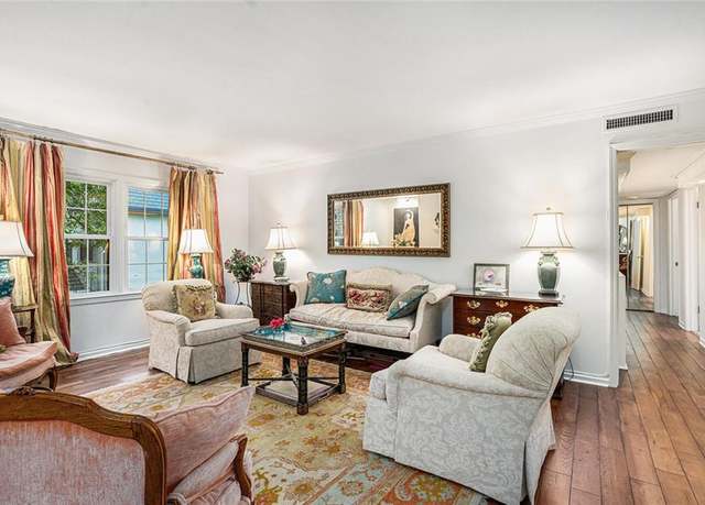 Property at 170 Elysian Way NW, Atlanta, GA 30327, 3 beds, 2 baths