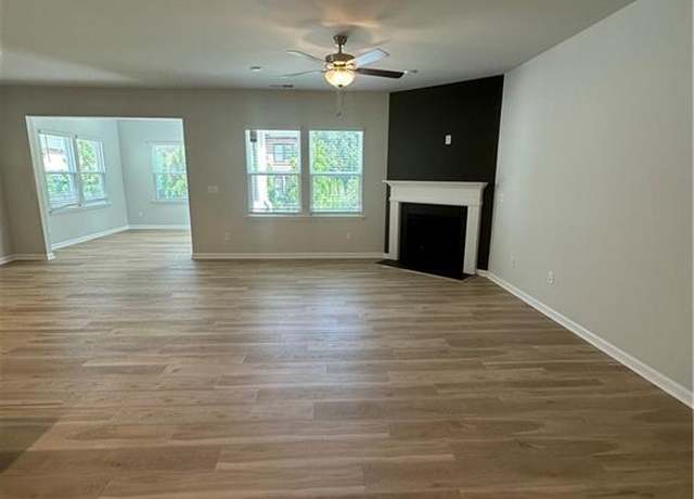 Property at 2108 Amaryllis Dr, Grayson, GA 30017, 3 beds, 2 baths