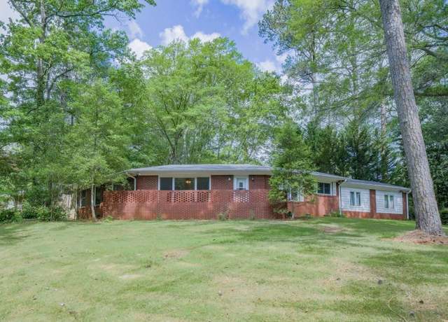 Property at 2279 Parkview Cir, College Park, GA 30337, 3 beds, 2 baths