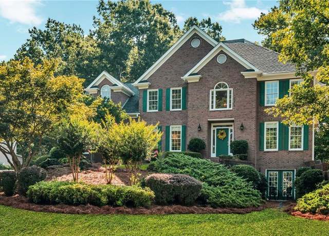 Property at 576 Fairway Dr, Woodstock, GA 30189, 5 beds, 4 baths