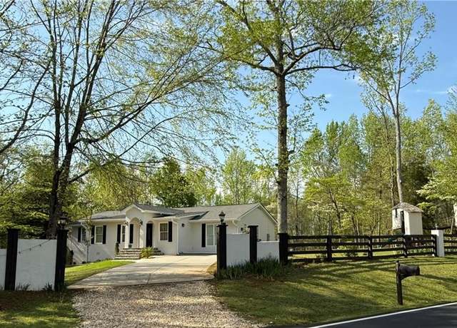 Property at 3014 Echols Rd, Cumming, GA 30041, 4 beds, 3 baths