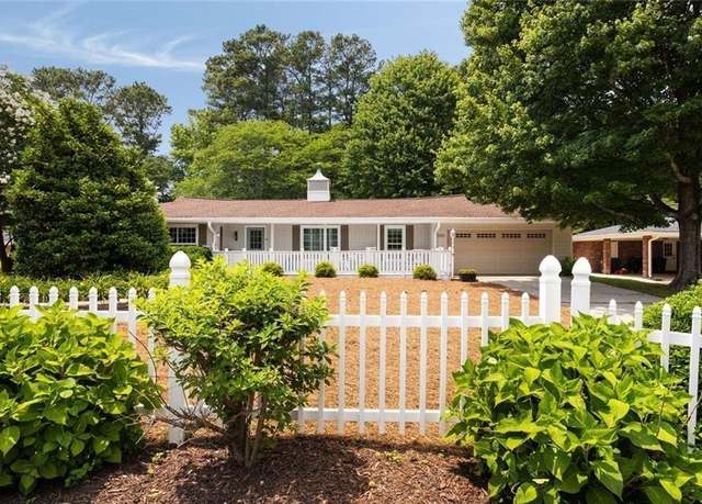 Property at 1100 Tuxedo Dr, Roswell, GA 30075, 3 beds, 2 baths