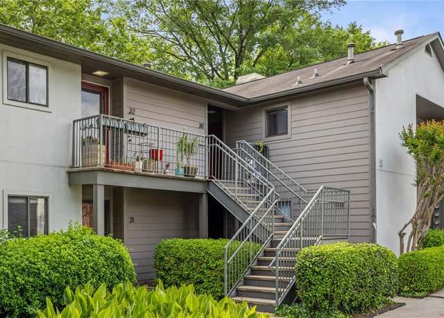 Property at 30 Finch Trl NE, Atlanta, GA 30308, 2 beds, 2 baths