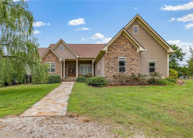 Property at 3125 New Hope Rd, Toccoa, GA 30577, 5 beds, 4 baths