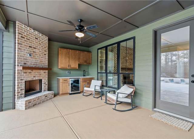 Property at 472 Price Rd, Carrollton, GA 30116, 5 beds, 3.5 baths