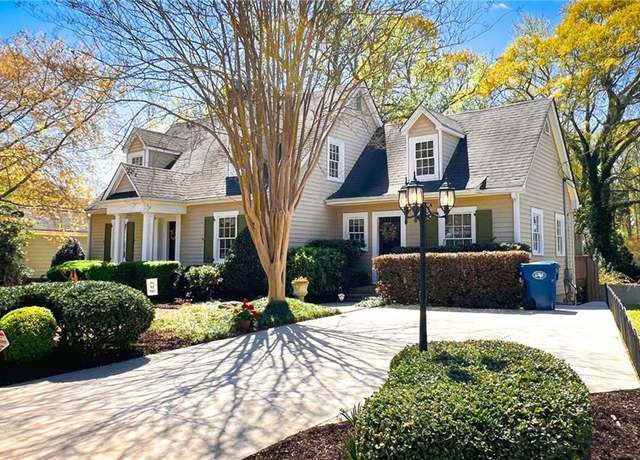 Property at 82 W New St, Winder, GA 30680, 5 beds, 3.5 baths