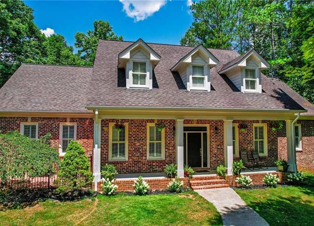 Property at 240 Mountain Creek Hollow Dr, Talking Rock, GA 30175, 6 beds, 4.5 baths
