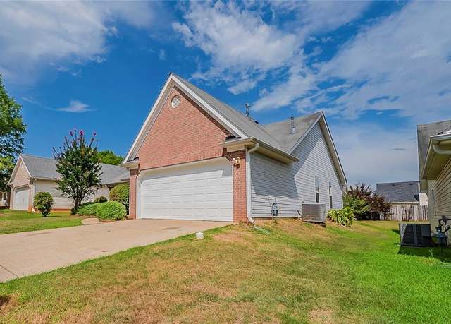 Property at 2494 Hillvale Cir, Lithonia, GA 30058, 3 beds, 2 baths