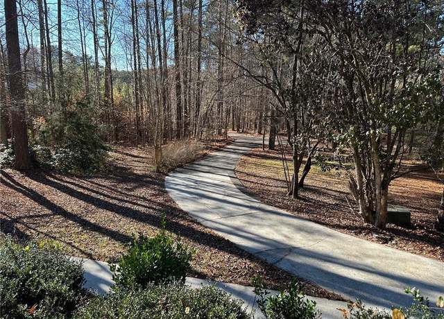 Property at 8214 Dallas Acworth Hwy, Dallas, GA 30132, 3 beds, 1 bath