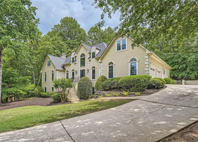 Property at 5940 Plantation Dr, Roswell, GA 30075, 6 beds, 5.5 baths
