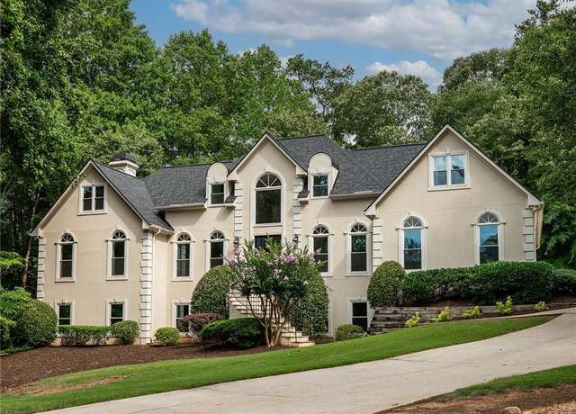 Property at 5940 Plantation Dr, Roswell, GA 30075, 6 beds, 5.5 baths
