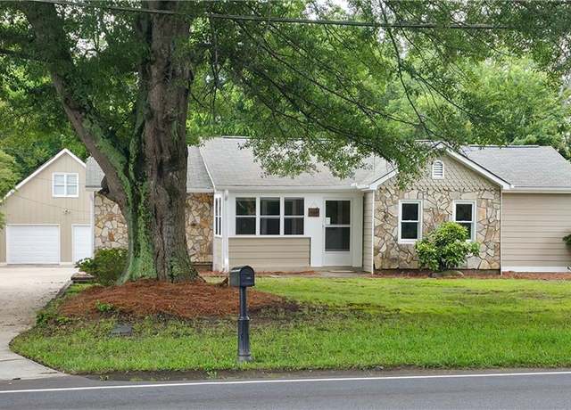 Property at 6109 N Main St SE, Acworth, GA 30101, 3 beds, 2 baths
