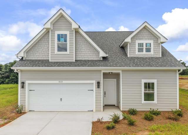 Property at 613 Racetrack Rd, Toccoa, GA 30577, 3 beds, 2.5 baths