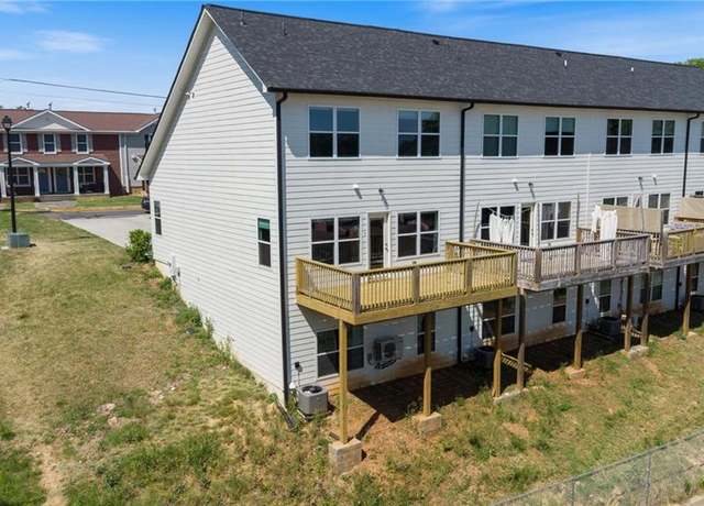 Property at 109 Jones St, Cartersville, GA 30120, 4 beds, 3 baths