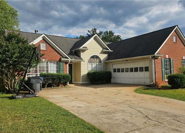 Property at 2860 Camelot Woods Dr, Lawrenceville, GA 30044, 3 beds, 2 baths