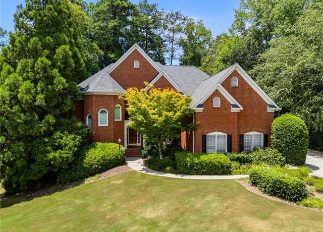 Property at 800 Spalding Heights Dr, Atlanta, GA 30350, 6 beds, 5.5 baths