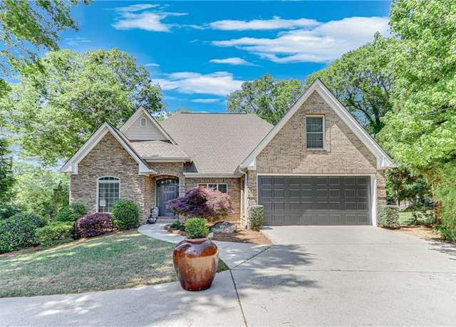 Property at 200 Piedmont Ave, Gainesville, GA 30501, 4 beds, 3.5 baths