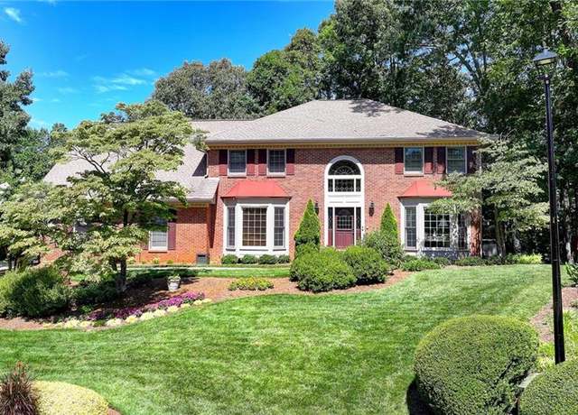 Property at 220 Penhurst Way, Roswell, GA 30076, 5 beds, 3.5 baths