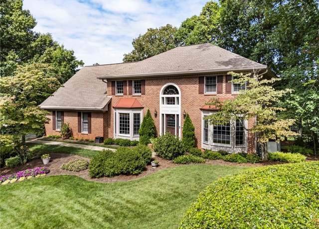 Property at 220 Penhurst Way, Roswell, GA 30076, 5 beds, 3.5 baths