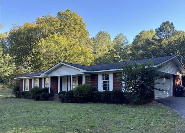 Property at 225 Woodland Dr, Calhoun, GA 30701, 3 beds, 2 baths