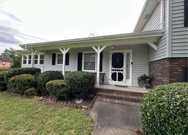 Property at 1610 Sprayberry Dr, Marietta, GA 30066, 4 beds, 2.5 baths