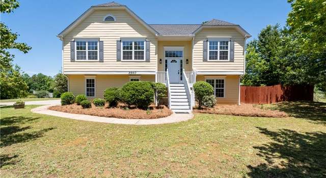 Photo of 3540 Owl Brow Ct, Cumming, GA 30028