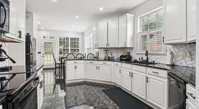 Photo of 3223 Thornecreek Dr, Douglasville, GA 30135